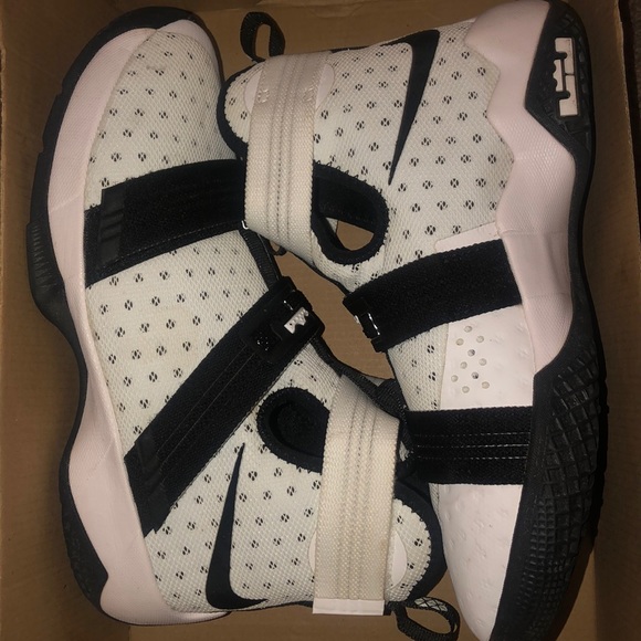 Lebron Soldier 10
